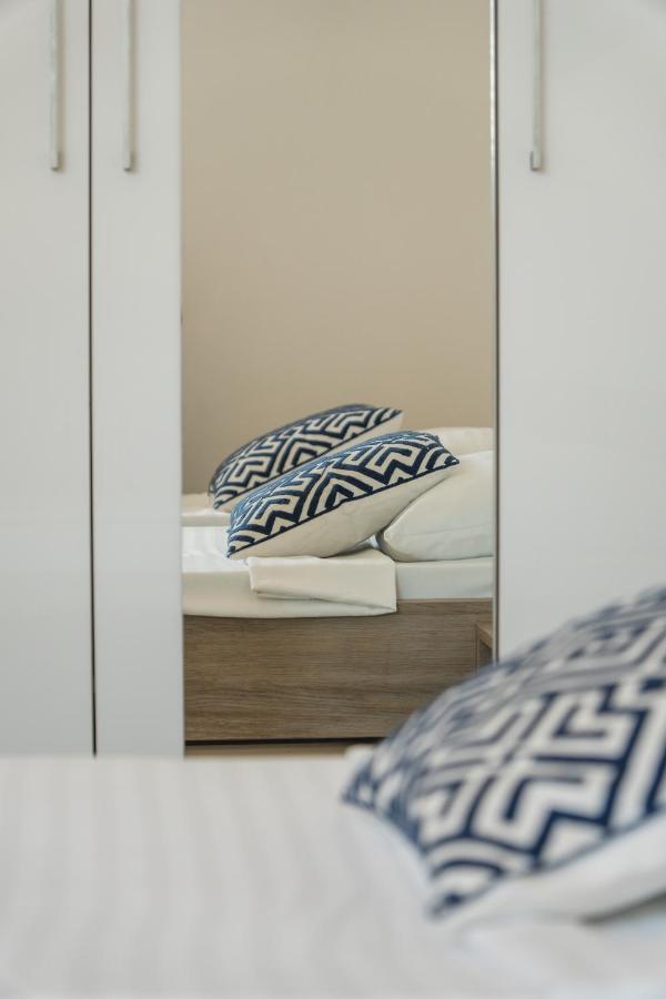 Novalja West Residence Екстериор снимка