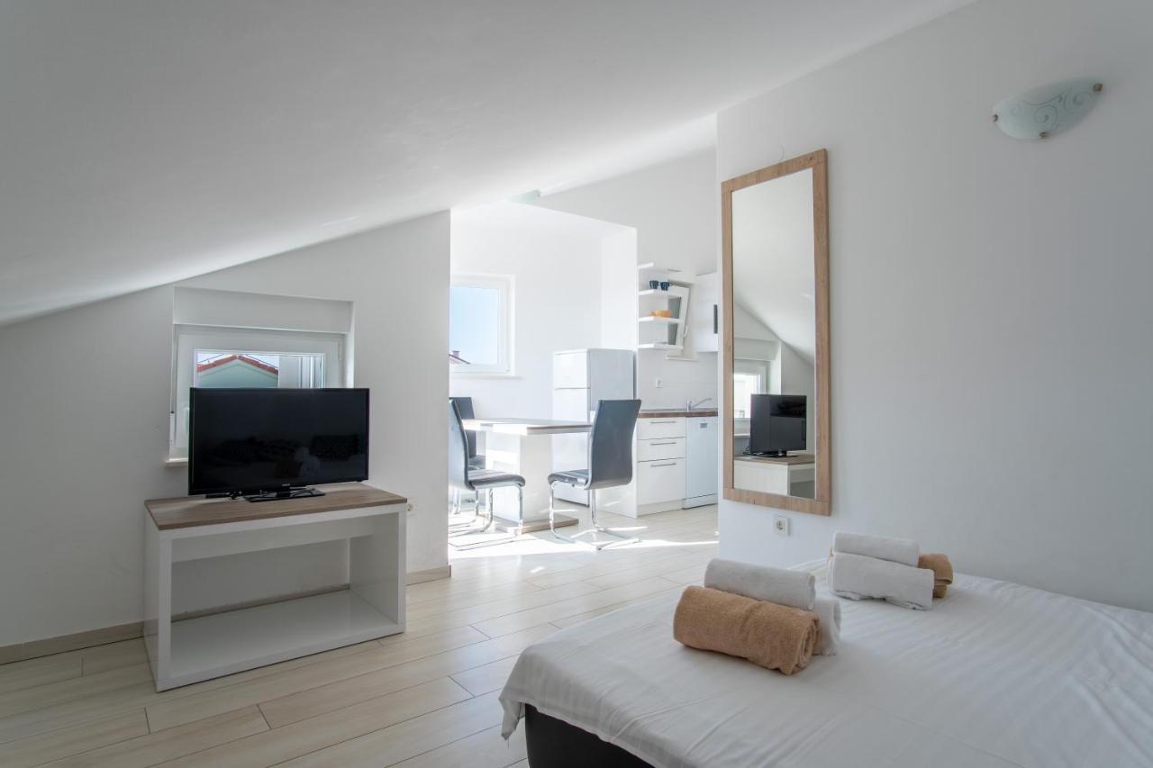 Novalja West Residence Екстериор снимка