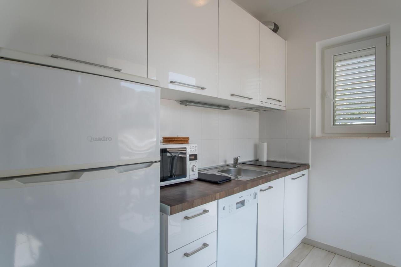 Novalja West Residence Екстериор снимка