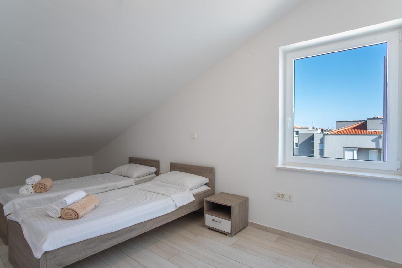 Novalja West Residence Екстериор снимка