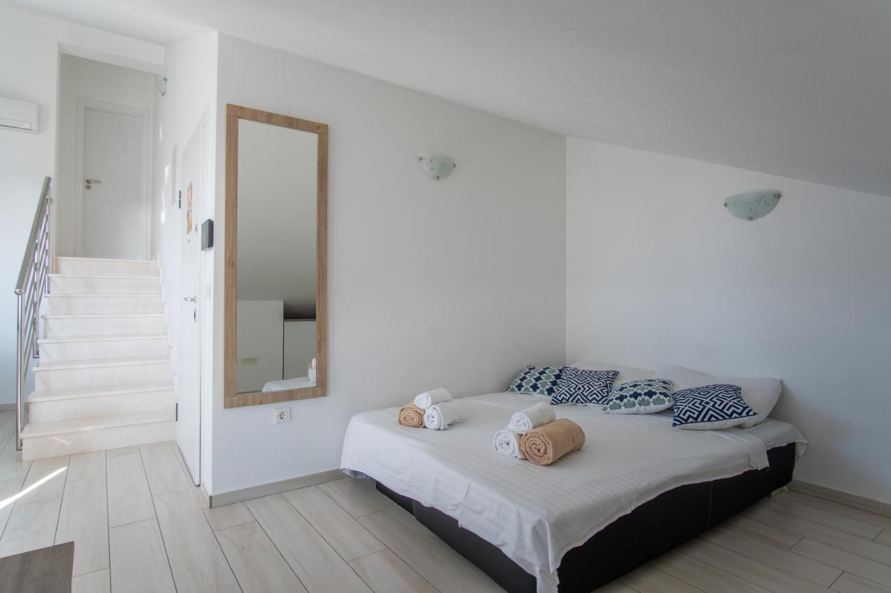 Novalja West Residence Екстериор снимка
